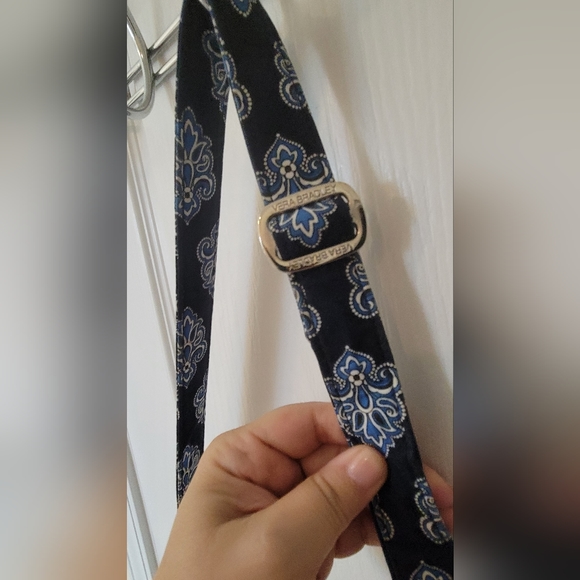 Vera Bradley mail carrier like new - Picture 7 of 7